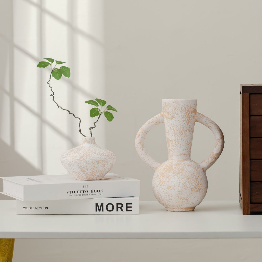 Simple Retro White Ceramic Decorative Vase